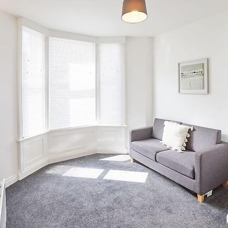 Apt 1 - Queens Court Scarborough Esterno foto