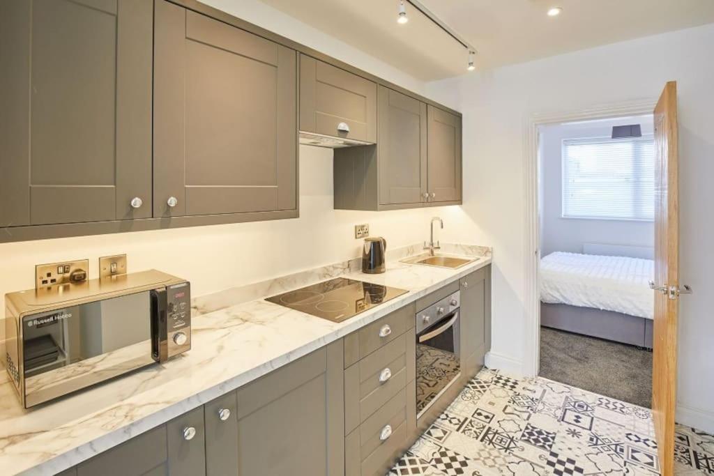 Apt 1 - Queens Court Scarborough Esterno foto