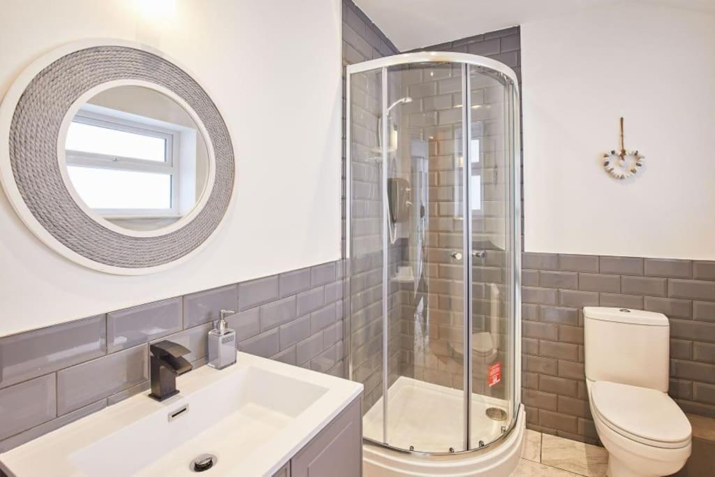 Apt 1 - Queens Court Scarborough Esterno foto