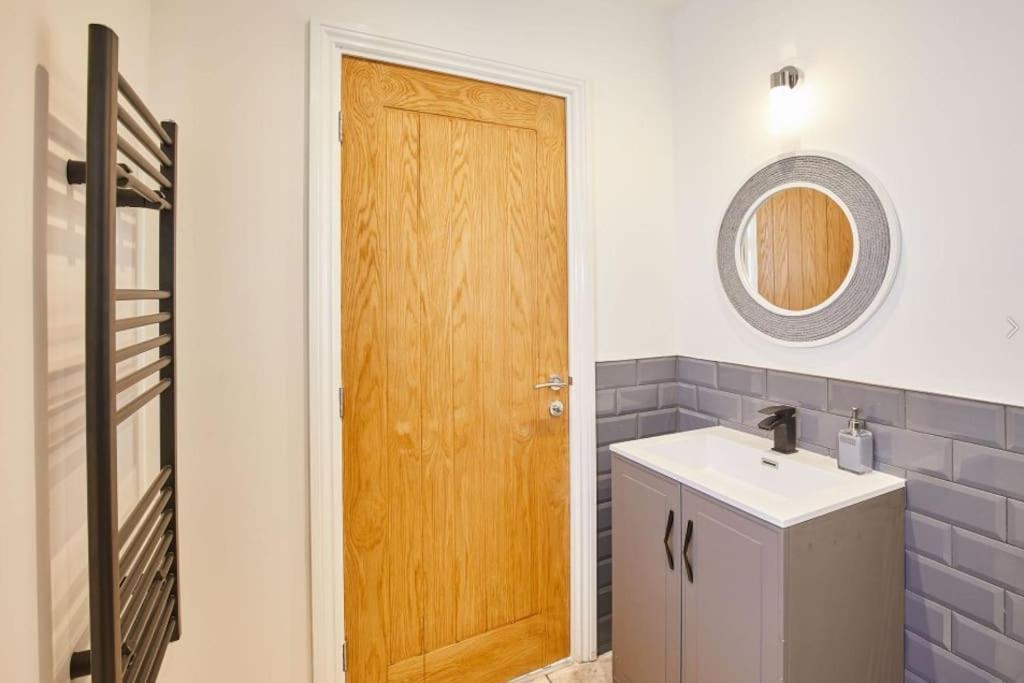 Apt 1 - Queens Court Scarborough Esterno foto