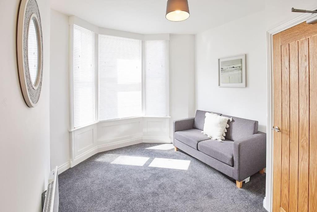 Apt 1 - Queens Court Scarborough Esterno foto